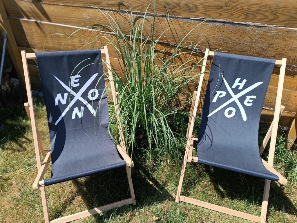 Individuelle Holzliegestühle mit ENNO- und HOPE-Gestaltung